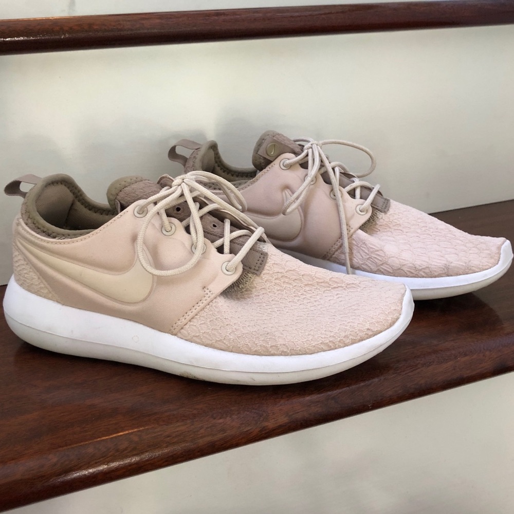 Nike Roshe Tan Sneakers - barely worn